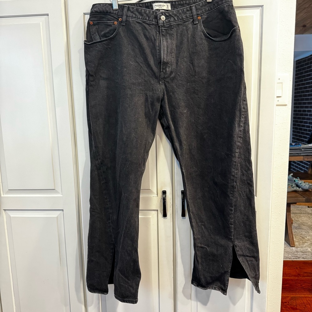Abercrombie & Fitch The 90’s Relaxed‎ High Rise Jean - Curve Love- 34/18S